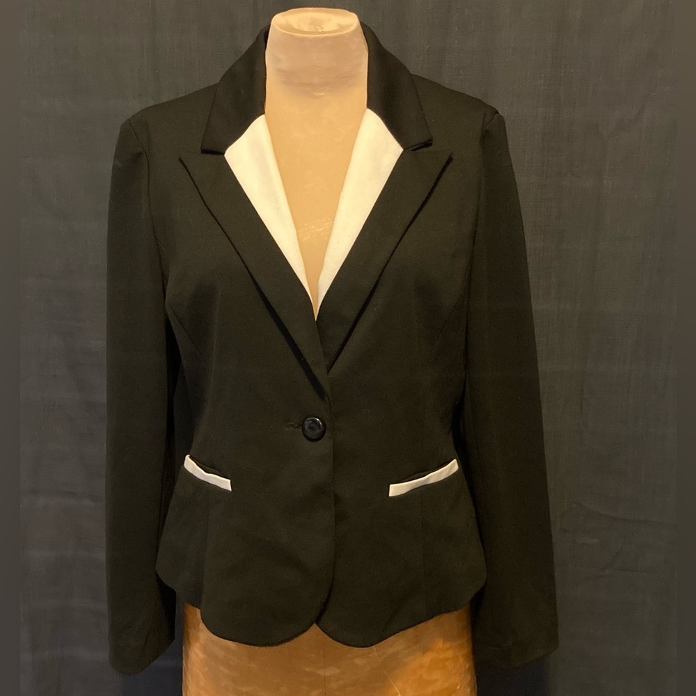 Darjoni Colorblock Poly Blend Women's Knit Blazer with Modified Peplum